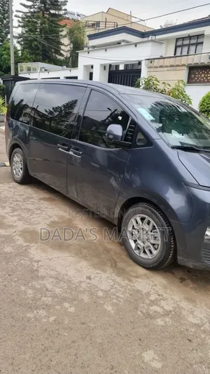 Hyundai Staria 2022 Black