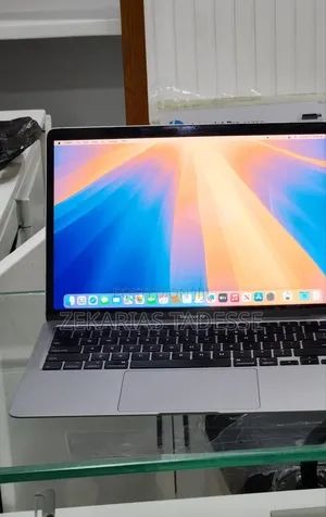 New Laptop Apple MacBook Air 2020 8GB Intel Core i3 SSD 256GB