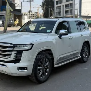Toyota Land Cruiser 2022 Ivory