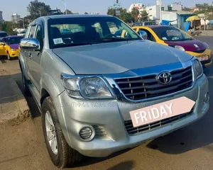 Toyota Hilux 2012 Gold