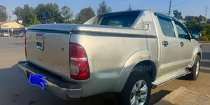 Toyota Hilux 2012 Gold