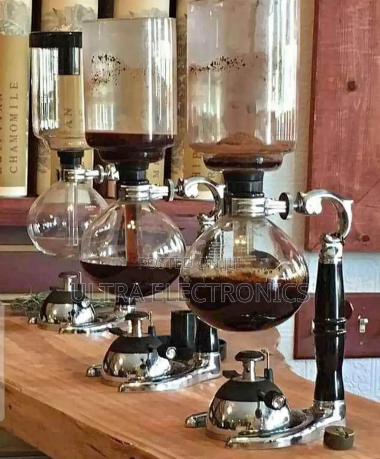 Siphon Coffee Maker, Which Uses a Boiling and Vacuum Process T