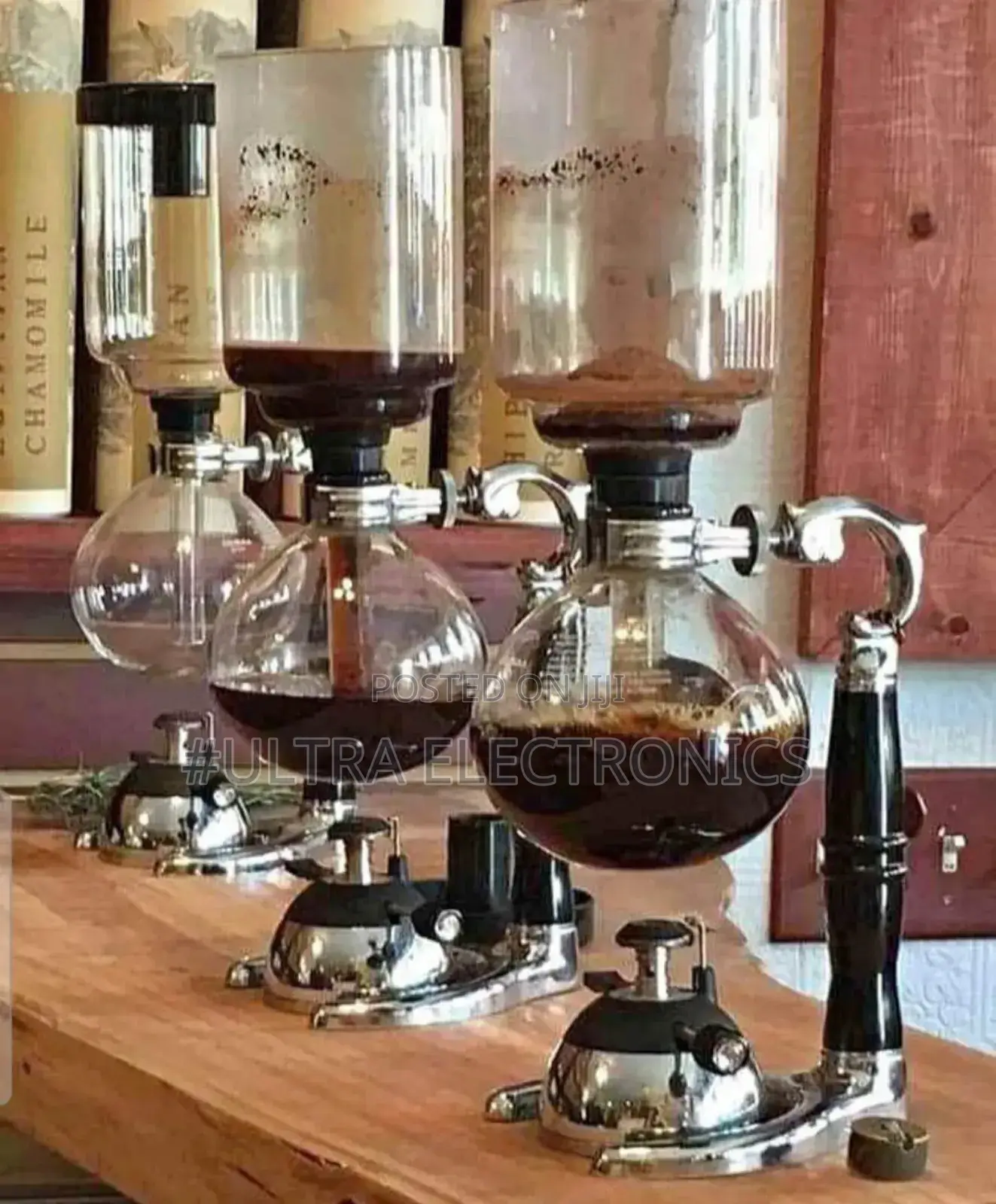 Siphon Coffee Maker, Which Uses a Boiling and Vacuum Process T