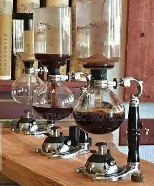 Siphon Coffee Maker, Which Uses a Boiling and Vacuum Process T