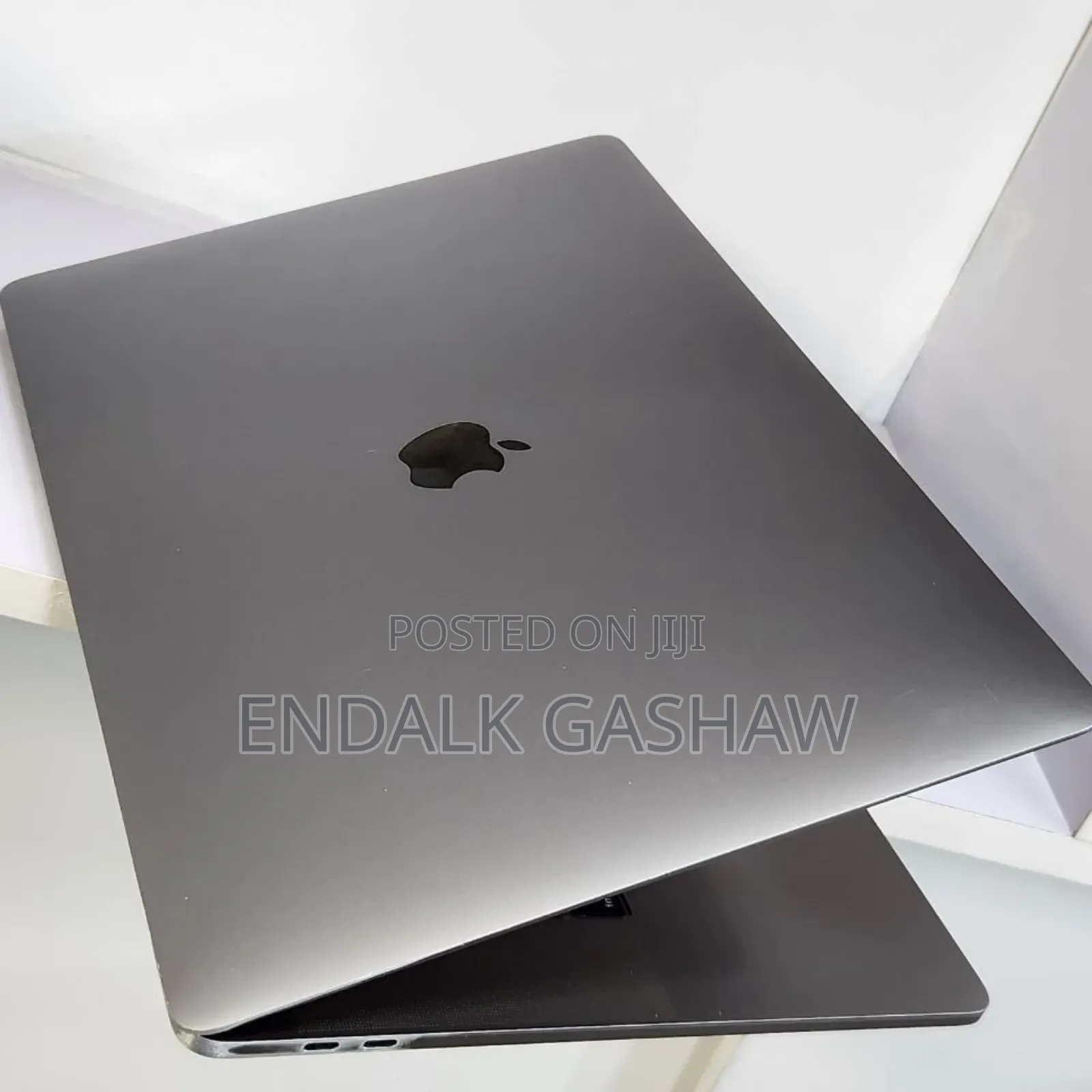 New Laptop Apple MacBook Pro 2018 32GB Intel Core i9 SSD 512GB