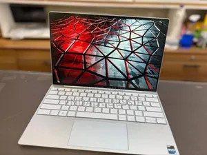 New Laptop Dell XPS 13 8GB Intel Core i5 SSD 256GB