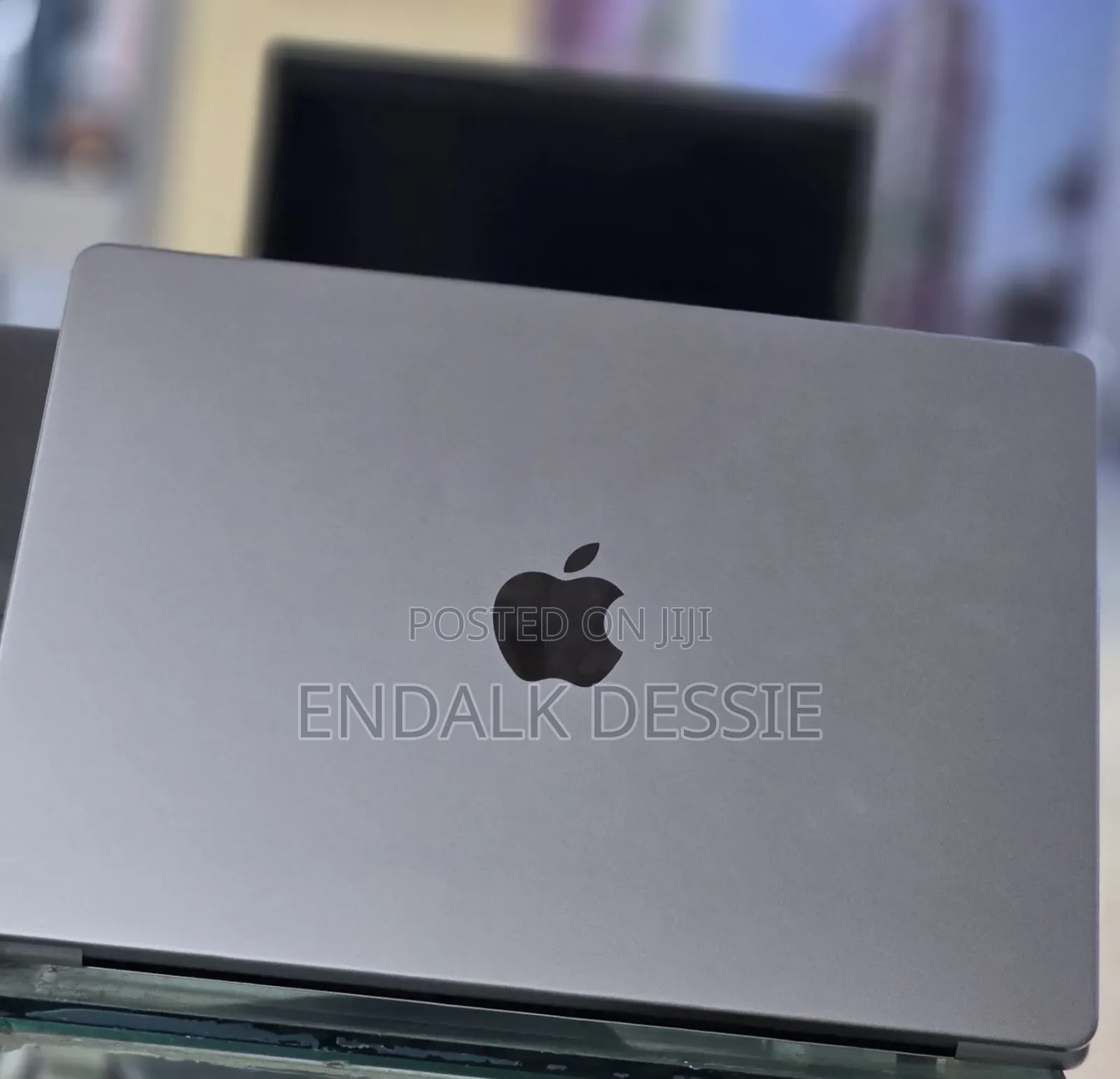 New Laptop Apple MacBook Pro M1 16GB Apple M1 Pro SSD 1T