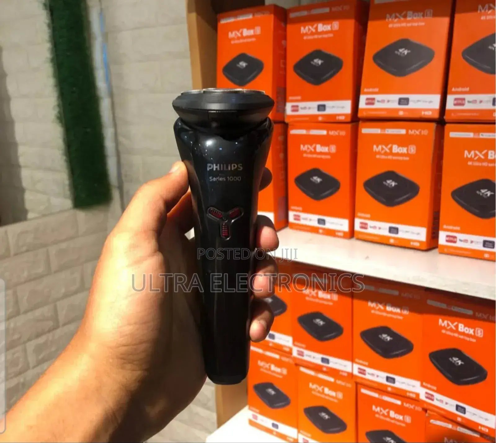 Philips Shaver Series 1000 (Model S1103/02). Features: It Features