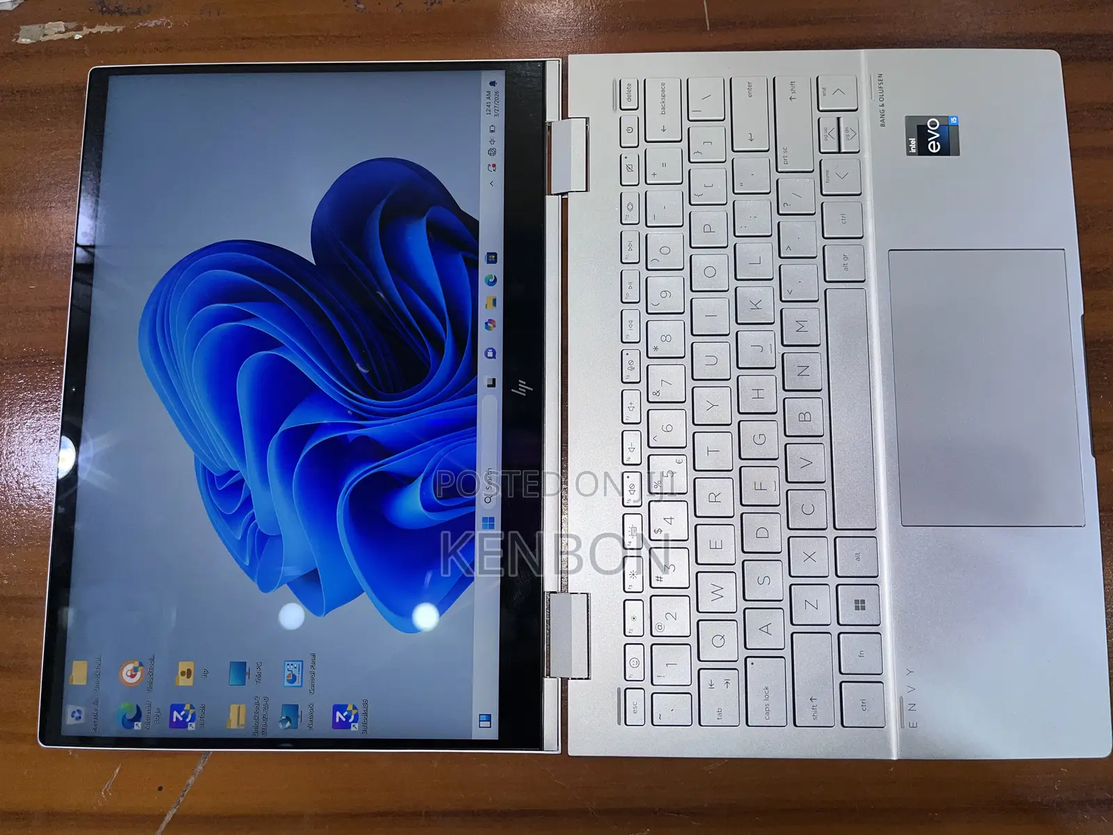 New Laptop HP Envy x360 8GB Intel Core i5 SSD 512GB