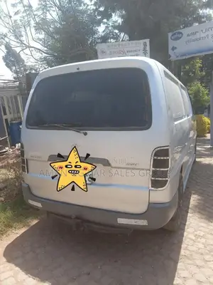 Toyota HiAce 2002 Silver