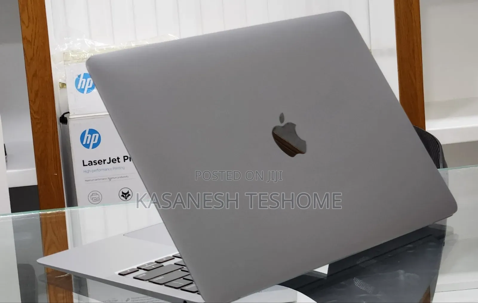 New Laptop Apple MacBook 2020 8GB Intel Core M3 SSD 512GB