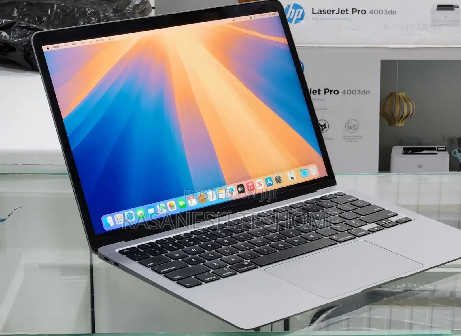 New Laptop Apple MacBook 2020 8GB Intel Core M3 SSD 512GB