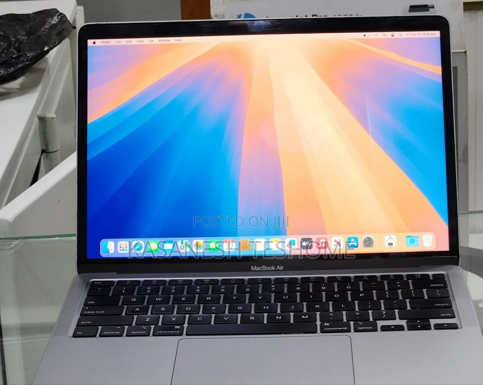 New Laptop Apple MacBook 2020 8GB Intel Core M3 SSD 512GB
