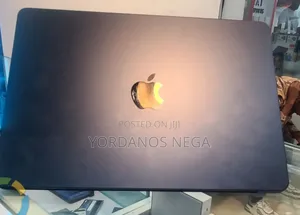 New Laptop Apple MacBook Air 2025 M4 13-inch 16GB Apple M4 SSD 256GB