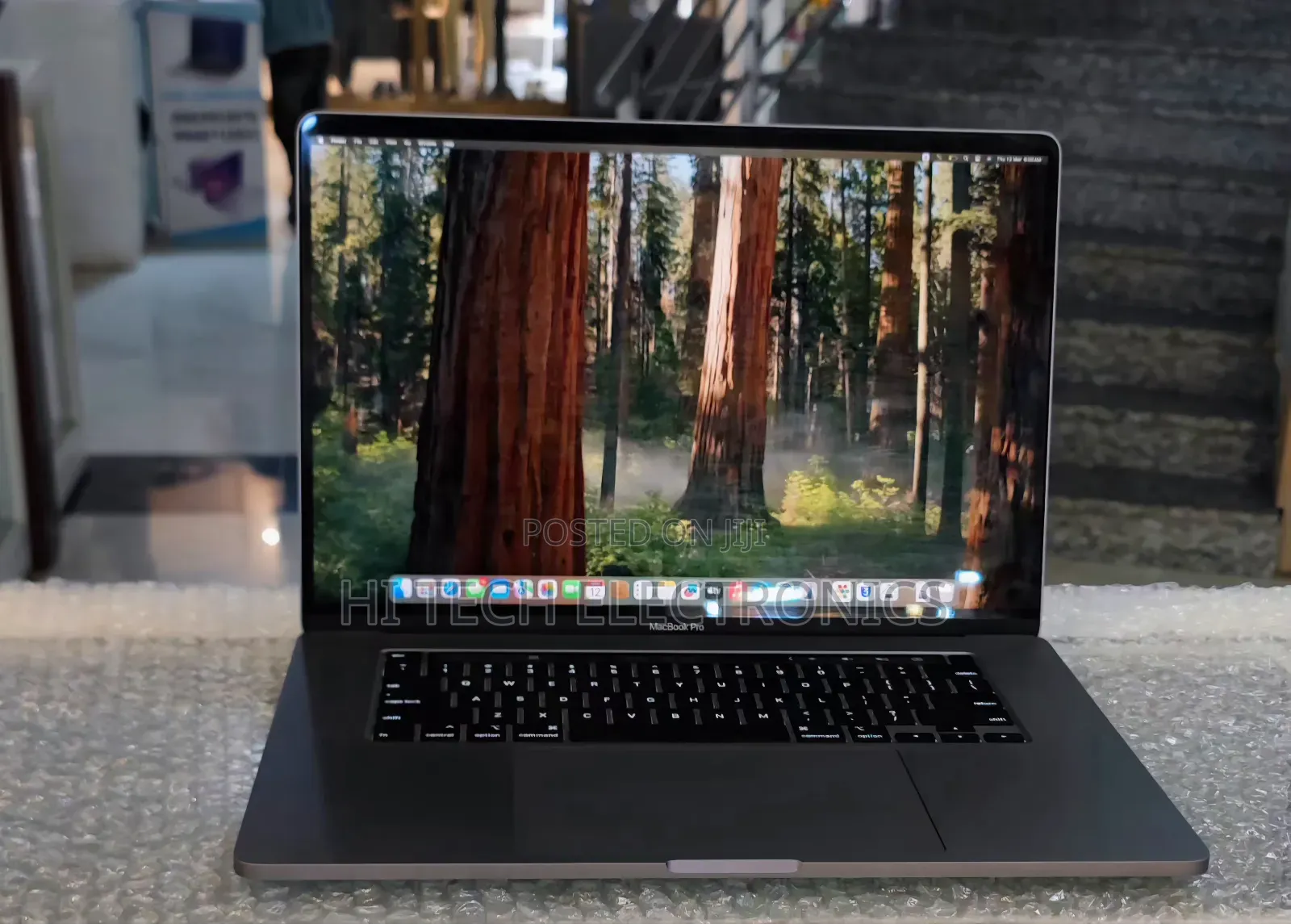 New Laptop Apple MacBook Pro 2019 16GB Intel Core i7 SSD 512GB