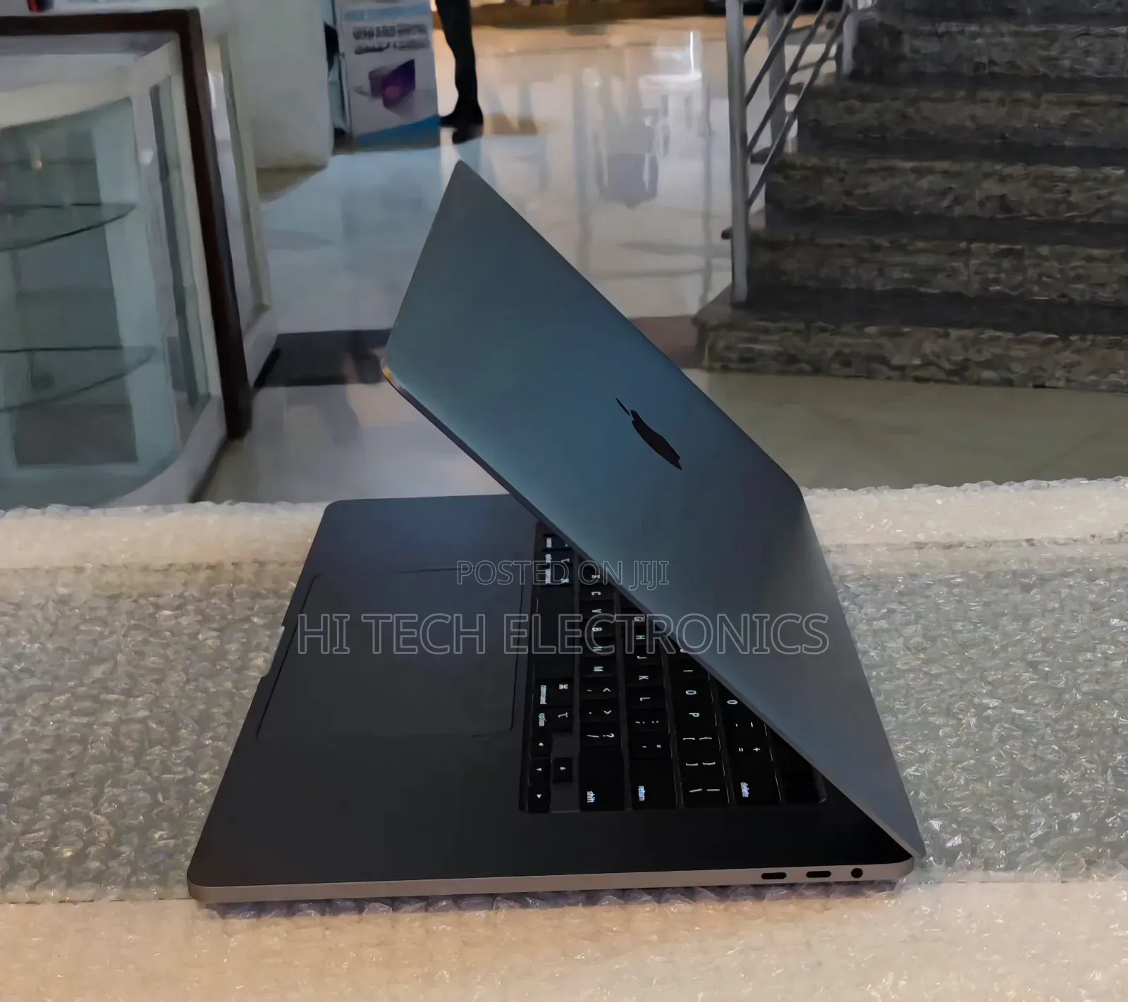 New Laptop Apple MacBook Pro 2019 16GB Intel Core i7 SSD 512GB