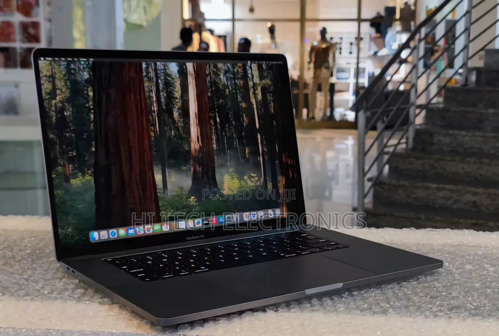 New Laptop Apple MacBook Pro 2019 16GB Intel Core i7 SSD 512GB