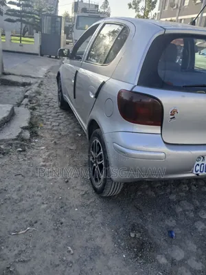 Toyota Vitz 2004 Silver