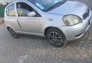 Toyota Vitz 2004 Silver