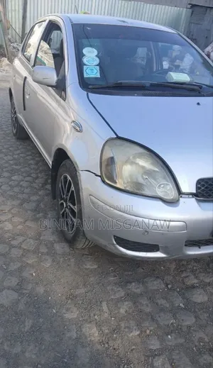 Toyota Vitz 2004 Silver