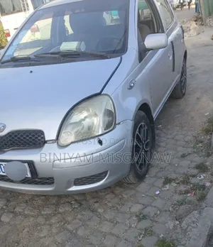 Toyota Vitz 2004 Silver