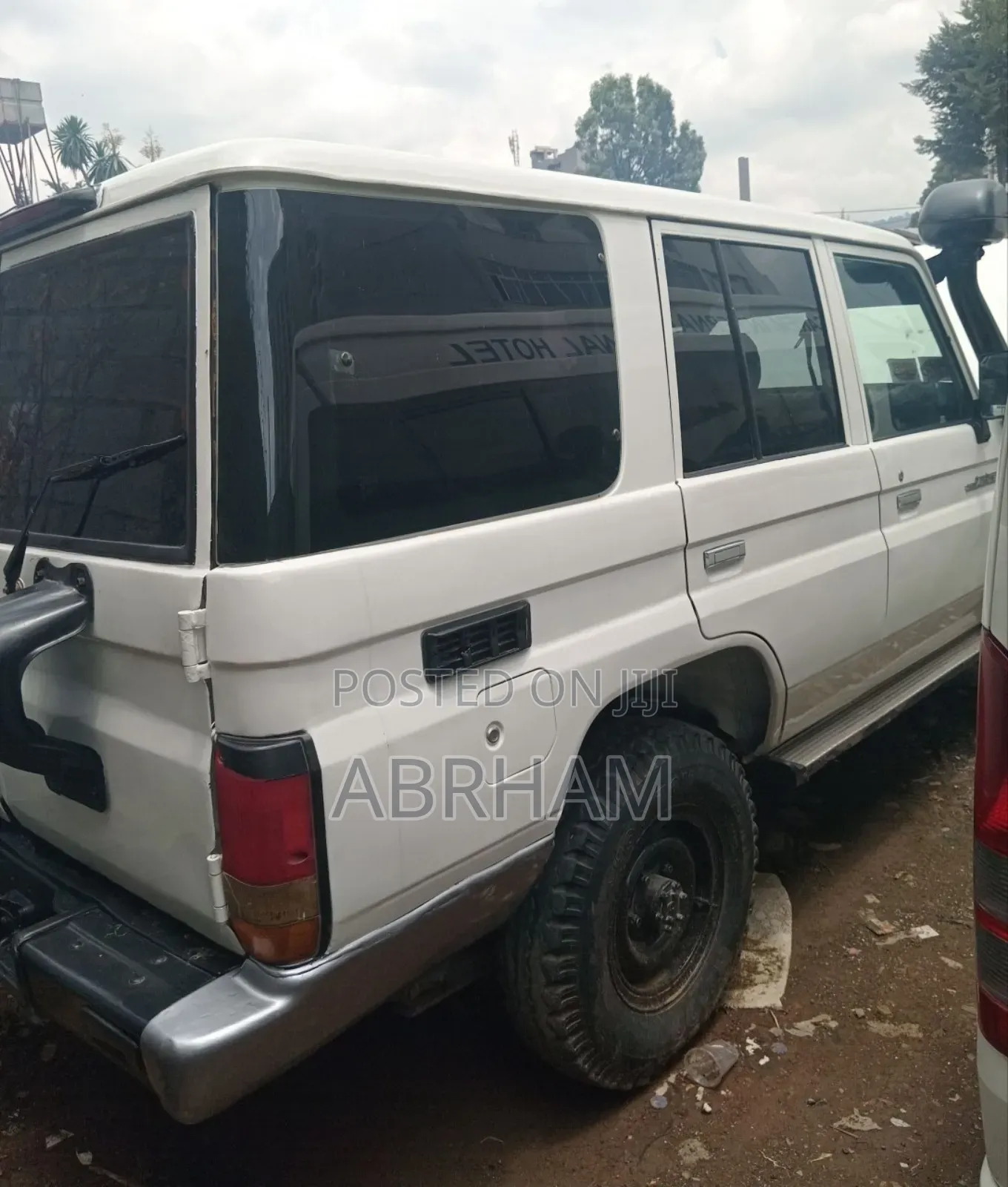 Toyota Land Cruiser 2010 White