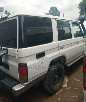 Toyota Land Cruiser 2010 White