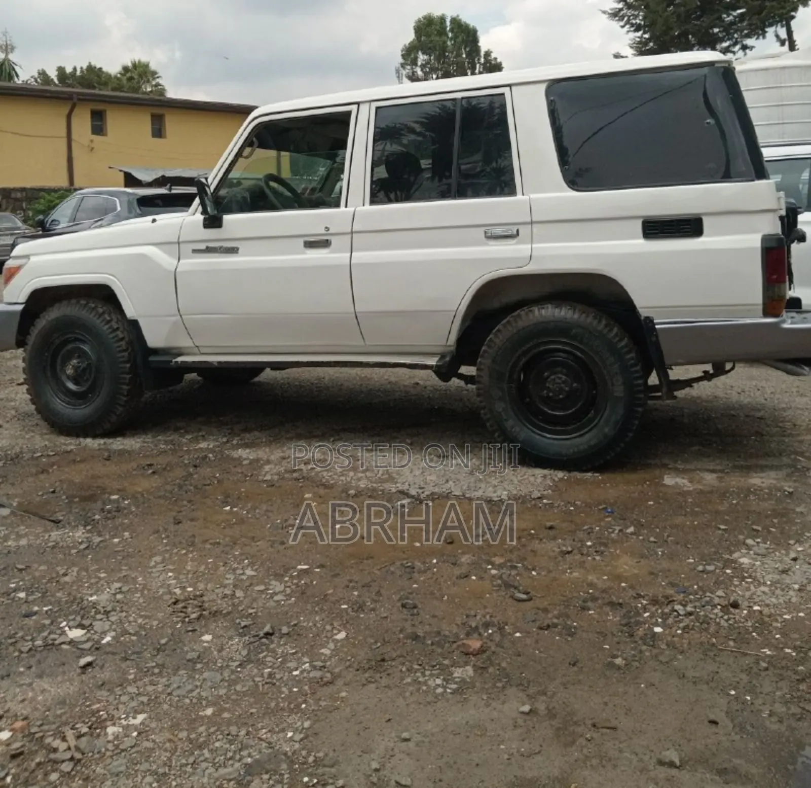 Toyota Land Cruiser 2010 White