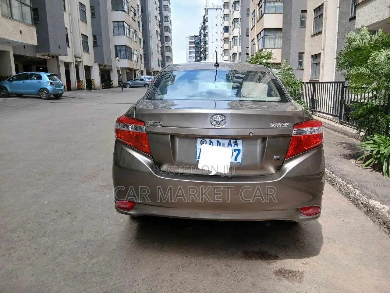 Toyota Yaris SE Hatchback 5dr 2016 Gold