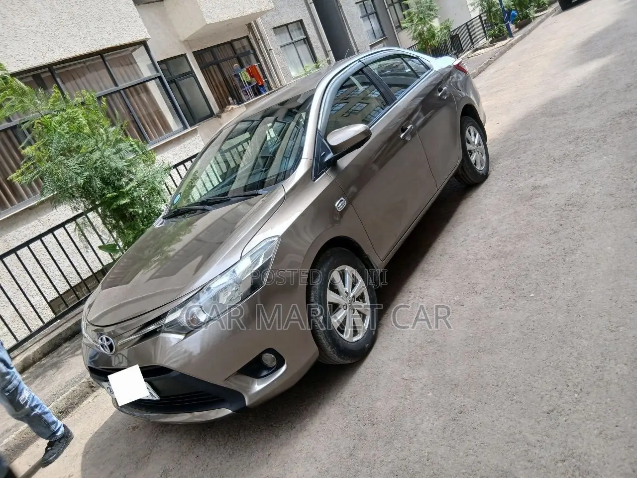 Toyota Yaris SE Hatchback 5dr 2016 Gold