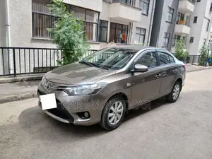 Toyota Yaris SE Hatchback 5dr 2016 Gold
