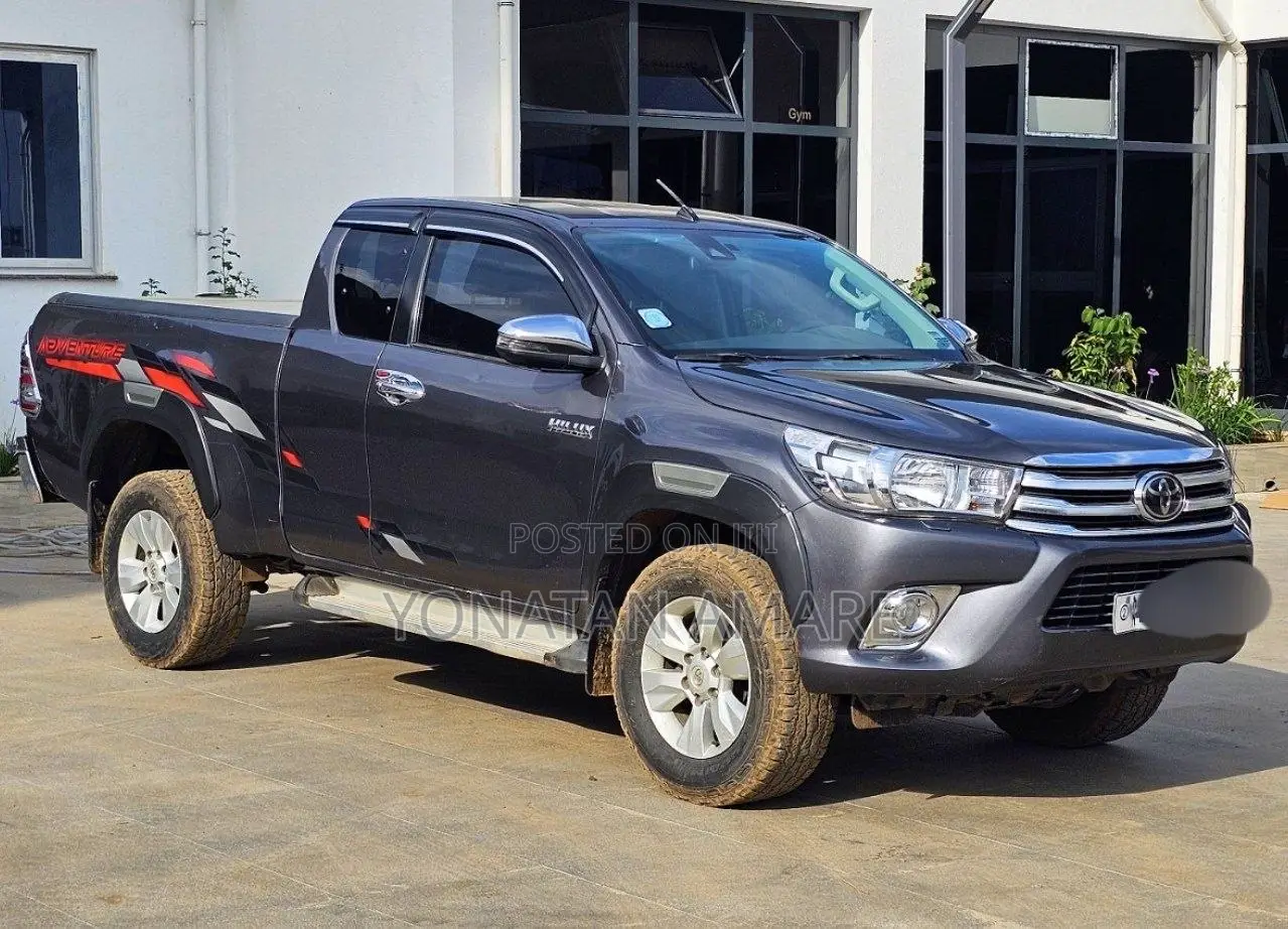 Toyota Hilux 2020 Gray