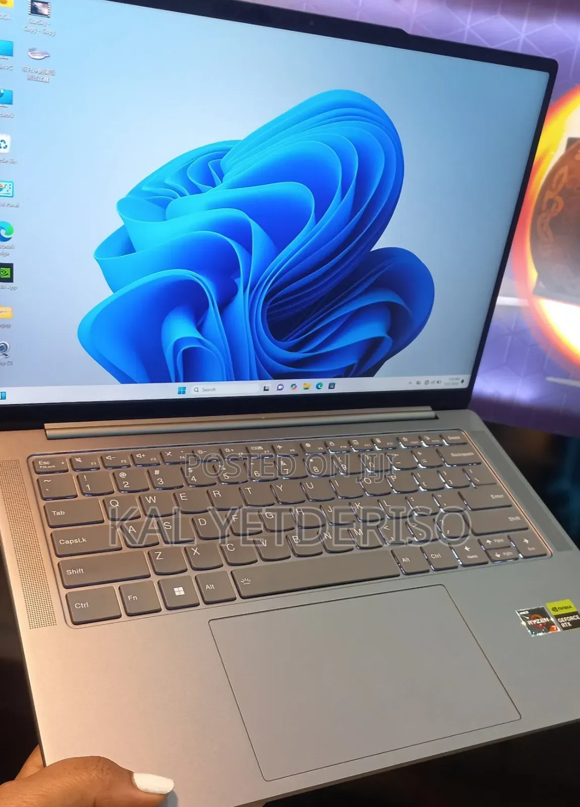 New Laptop Lenovo Yoga 700 16GB AMD Ryzen 7 SSD 512GB