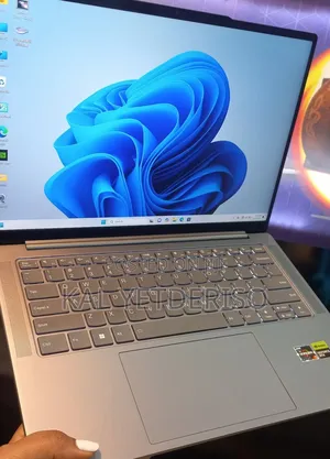 New Laptop Lenovo Yoga 700 16GB AMD Ryzen 7 SSD 512GB