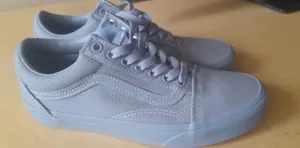 Brand New Vans Old Skool – Size 38