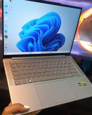 New Laptop Lenovo Legion Pro 7 16GB AMD Ryzen 7 SSD 1T