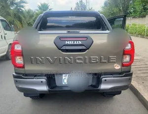 Toyota Hilux 2022 Green