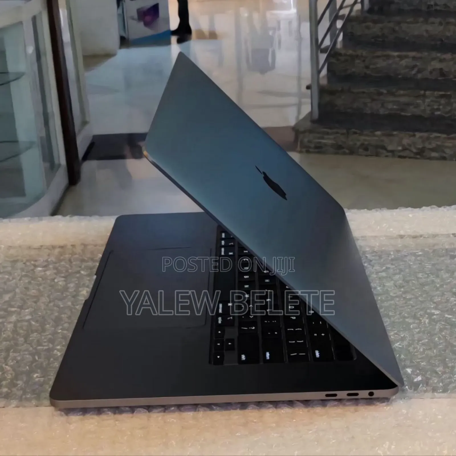 New Laptop Apple MacBook Pro 2019 16GB Intel Core i7 SSD 512GB