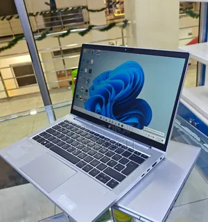 New Laptop HP EliteBook 830 G8 8GB Intel Core i5 SSD 512GB