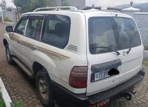 Toyota Land Cruiser 2005 White