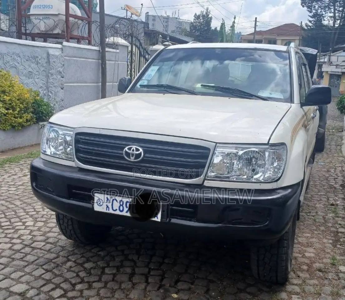 Toyota Land Cruiser 2005 White
