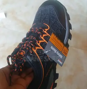 ዘናጭ ብረት ለበስ Safety Shoe