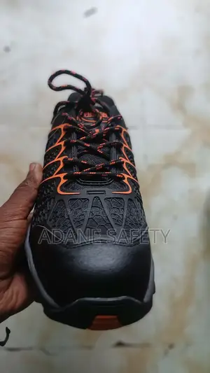 የfinder Safety ጫማዎች አሉን含擦
