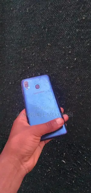 Samsung Galaxy A20 32 GB Black