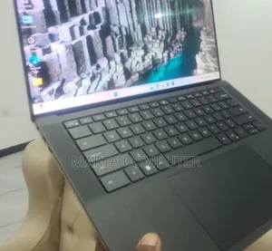 New Laptop Dell XPS 15 16GB Intel Core i7 SSD 512GB