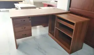 የቢሮ ጠርጴዛዎች