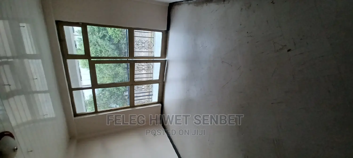 5bdrm House in አአ, Bole for sale