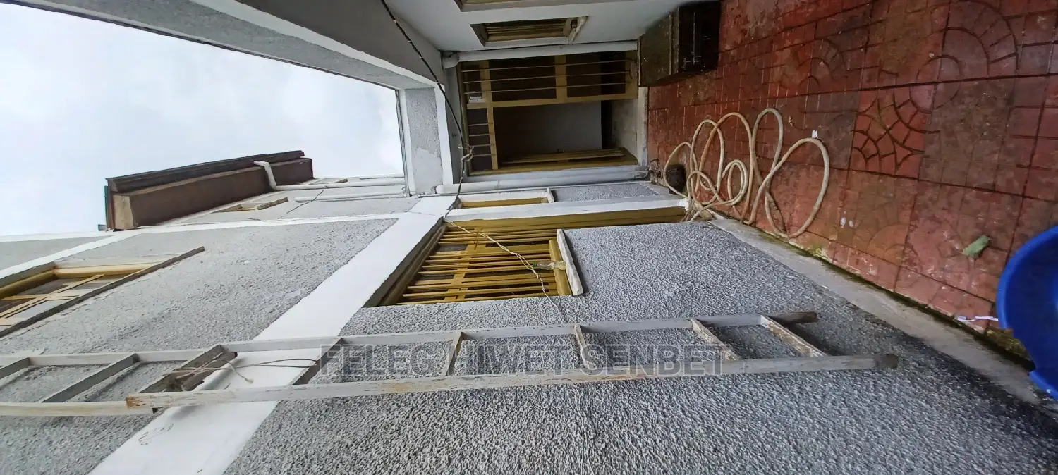 5bdrm House in አአ, Bole for sale