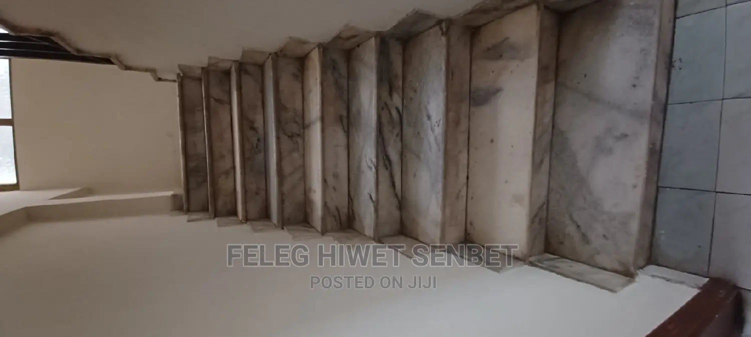 5bdrm House in አአ, Bole for sale