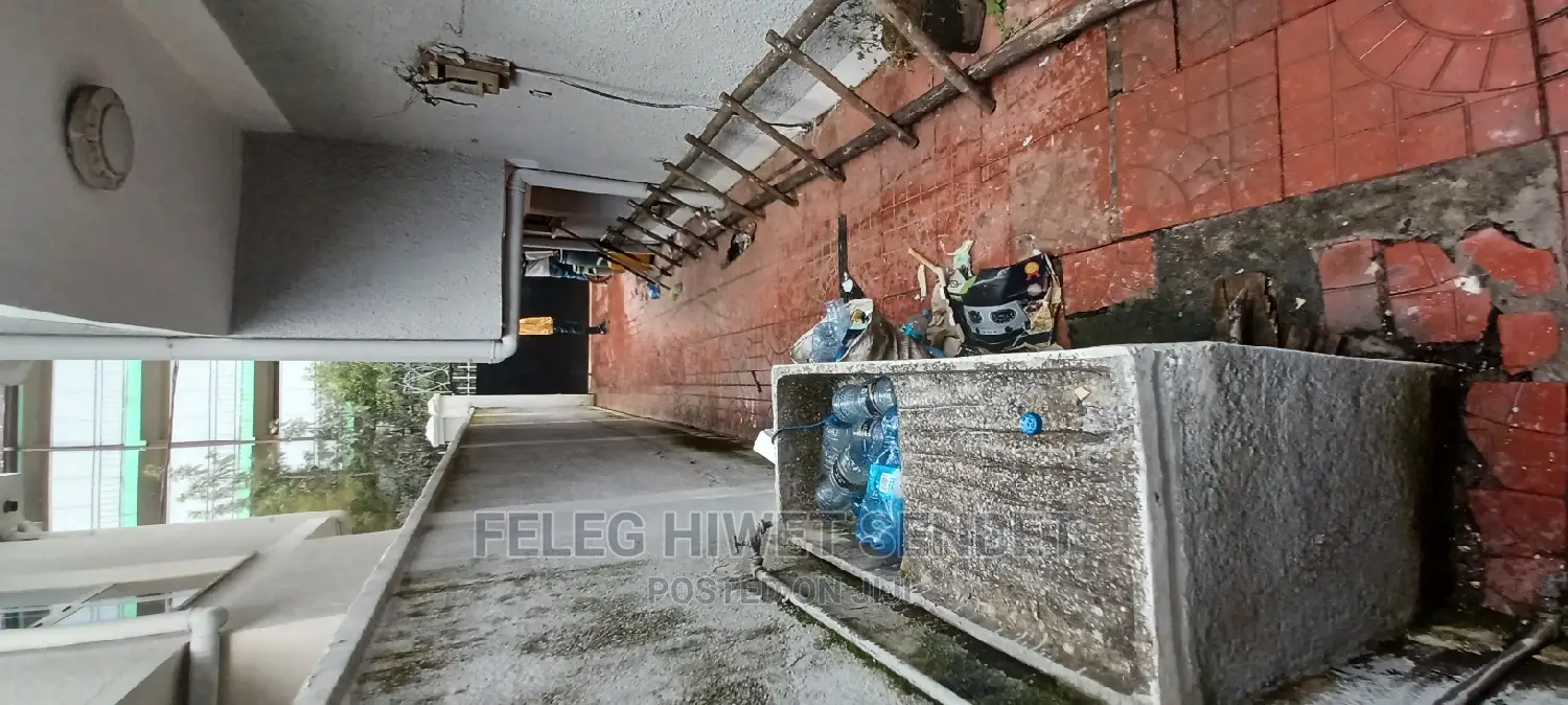 5bdrm House in አአ, Bole for sale